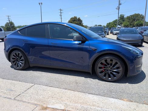 Used 2023 Tesla Model Y Performance AWD/4WD image 27