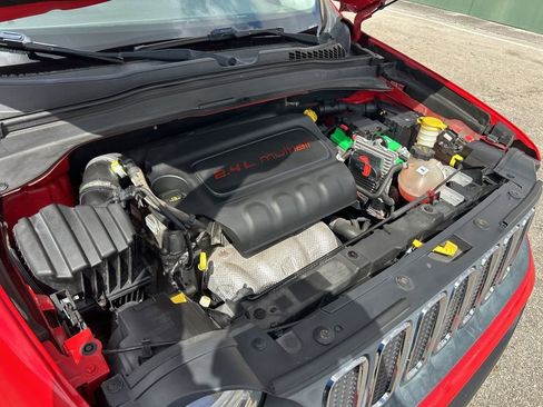 Used 2015 Jeep Renegade Latitude image 17