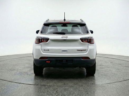 Used 2025 Jeep Compass Trailhawk AWD/4WD image 7