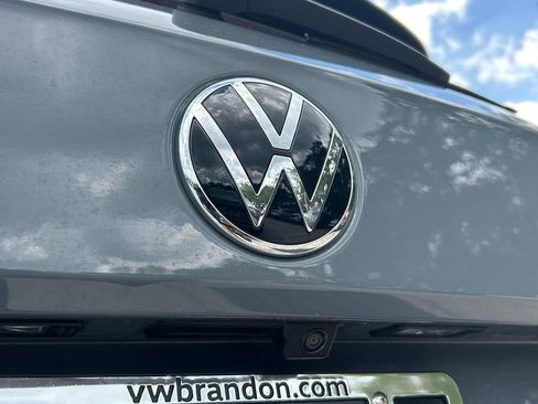 Certified 2024 Volkswagen Taos SE FWD image 40