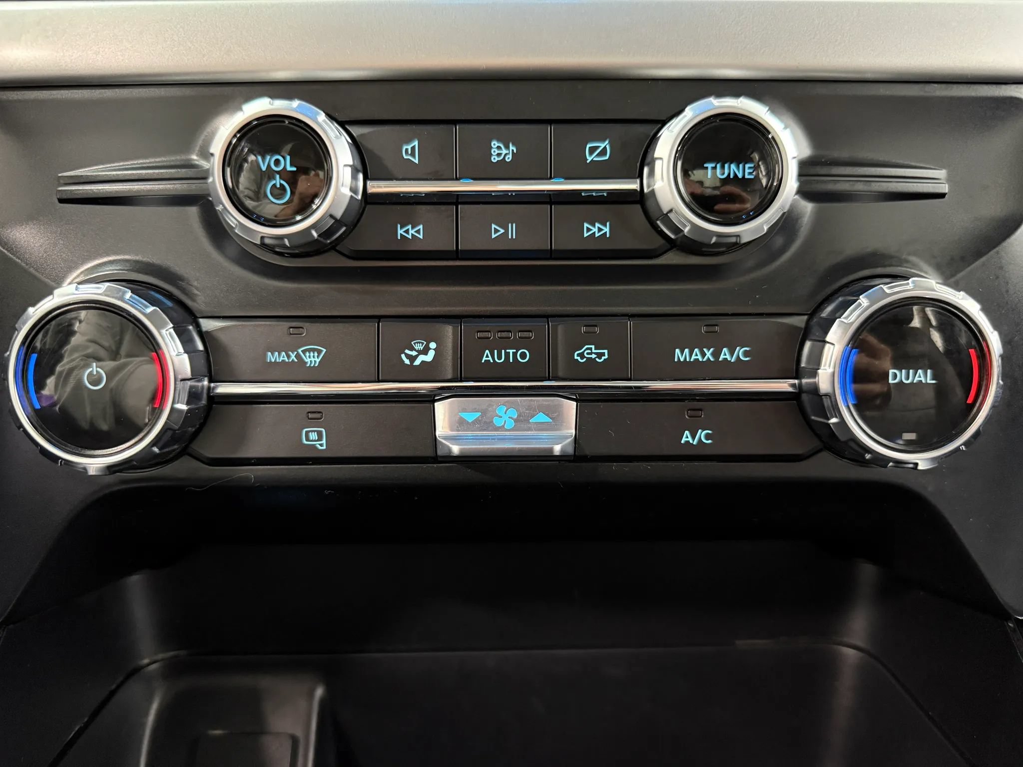 Used 2022 Ford F150 Lightning Pro w/ Tow Technology Package AWD/4WD image 25