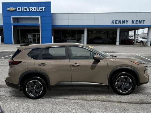 Used 2024 Nissan Rogue SV w/ SV Premium Package AWD/4WD image 3