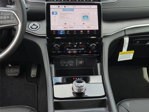 New 2025 Jeep Grand Cherokee Limited w/ Luxury Tech Group II image 10