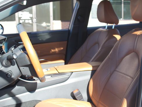 Used 2020 Toyota Avalon Limited image 15