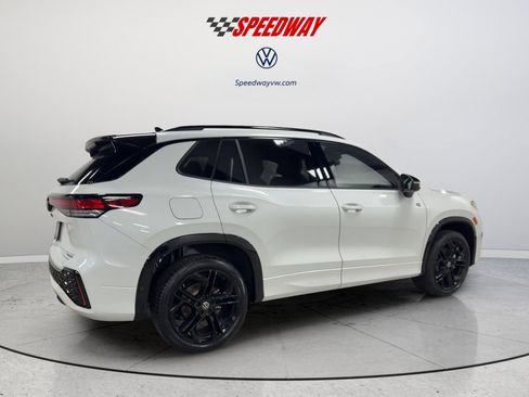 New 2026 Volkswagen Tiguan SE R-Line AWD/4WD image 11