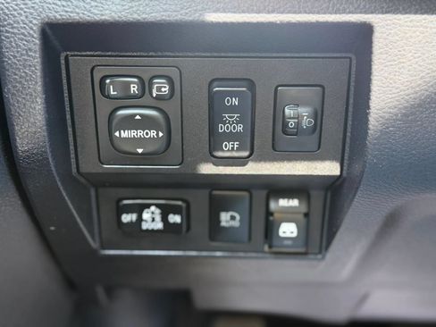 Used 2018 Toyota Tundra Platinum AWD/4WD image 31
