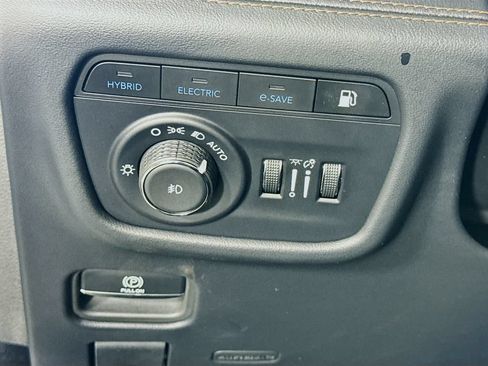 Used 2023 Jeep Grand Cherokee Summit AWD/4WD image 18