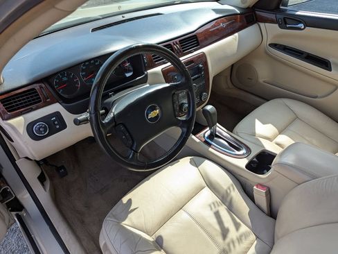 Used 2011 Chevrolet Impala LT w/ Luxury Edition Package FWD image 13