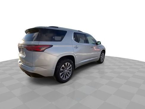 Used 2022 Chevrolet Traverse Premier image 2