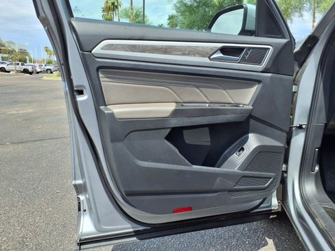 Used 2023 Volkswagen Atlas Cross Sport SE FWD image 19