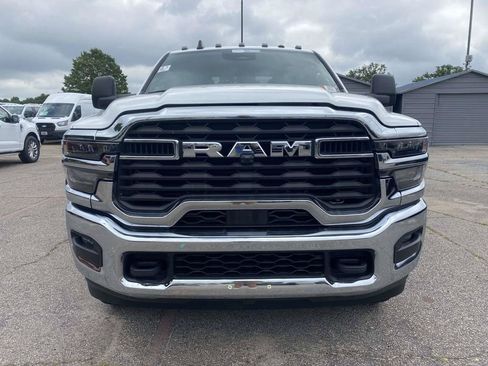 Used 2026 RAM 2500 Tradesman w/ Chrome Appearance Group AWD/4WD image 2