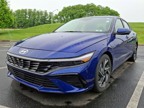 Used 2024 Hyundai Elantra Limited FWD image 2