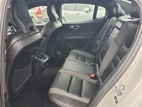 Used 2021 Volvo S60 T5 R-Design image 28