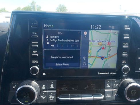 Used 2020 Toyota Highlander XLE AWD/4WD image 12