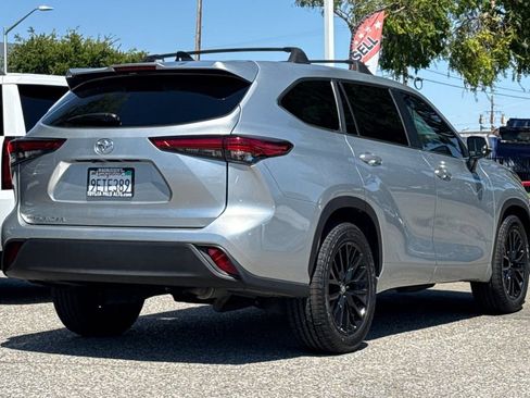 Used 2023 Toyota Highlander L FWD image 2