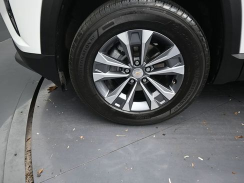 Used 2025 Chevrolet Equinox LT w/ Safety and Technology Package FWD image 9