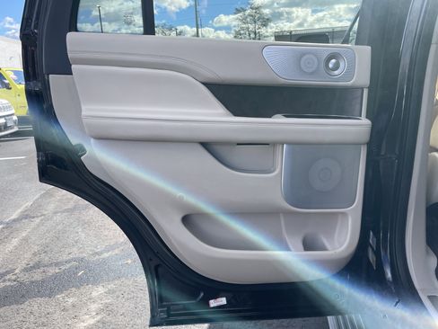 Used 2019 Lincoln Navigator Reserve w/ Cargo Package image 31