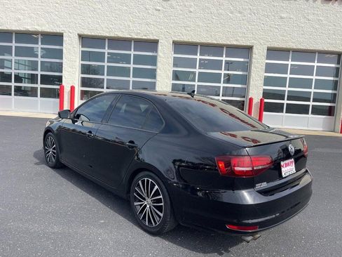 Used 2016 Volkswagen Jetta Sport image 4