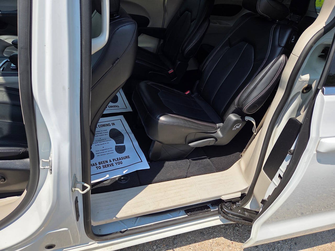Used 2024 Chrysler Pacifica Touring-L FWD image 15