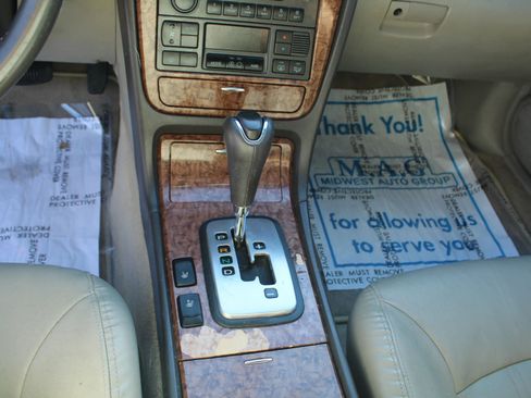 Used 2005 Hyundai XG350 L image 14