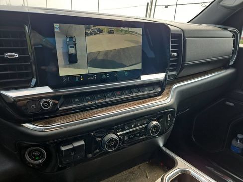 Used 2023 Chevrolet Silverado 1500 LT Trail Boss w/ LT Trail Boss Premium Package AWD/4WD image 28