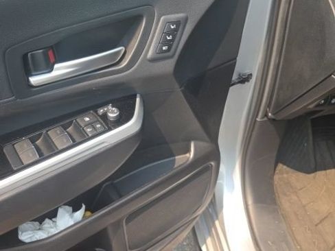 Used 2025 Toyota Sienna Platinum AWD/4WD image 24