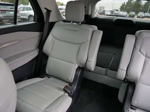 Used 2026 Ford Explorer Active w/ Active Comfort Package AWD/4WD image 12