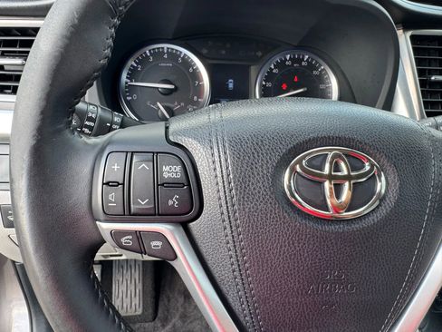 Used 2015 Toyota Highlander LE image 33