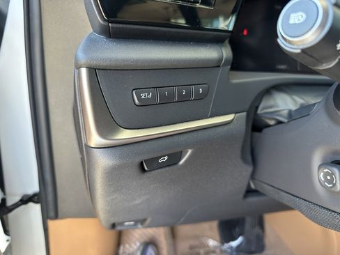 Used 2023 Lexus RZ 450e Premium image 30