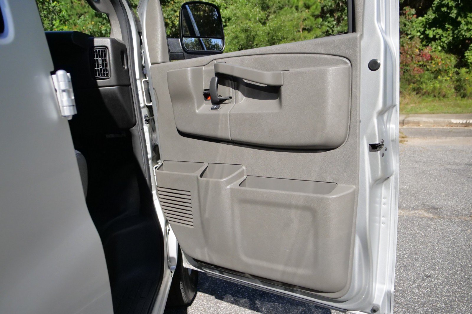 Used 2022 GMC Savana 2500 w/ Communications Package RWD image 28