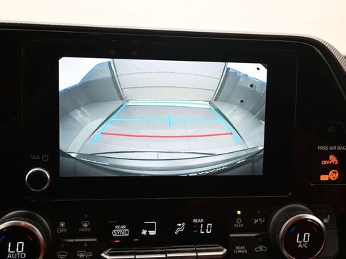 Used 2023 Toyota Highlander XSE FWD image 11