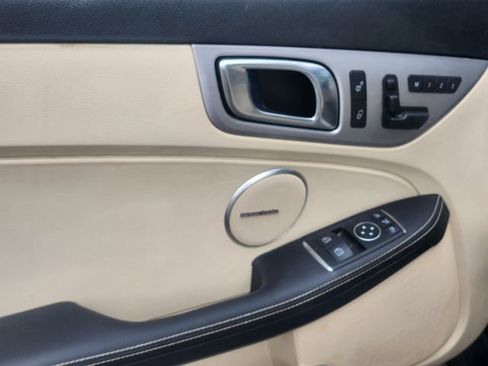 Used 2014 Mercedes-Benz SLK 250 image 10