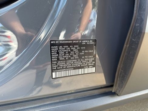 Used 2024 Volkswagen ID.4 Pro AWD/4WD image 30