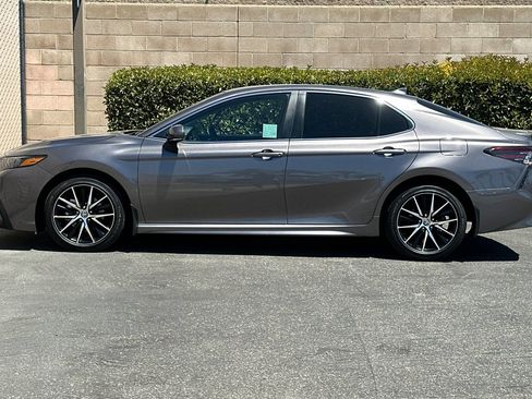 Used 2024 Toyota Camry SE FWD image 7