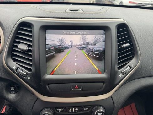 Used 2016 Jeep Cherokee Limited image 18