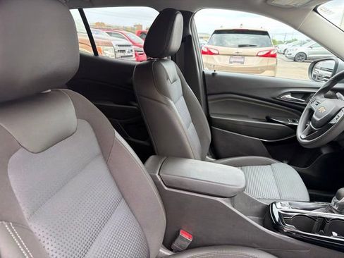Used 2024 Chevrolet Trax LT FWD image 23