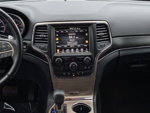 Used 2017 Jeep Grand Cherokee Limited image 19