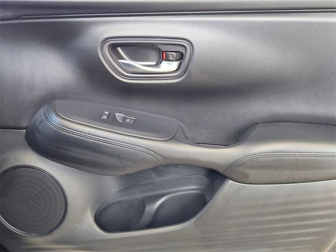 Used 2025 Honda HR-V LX image 26