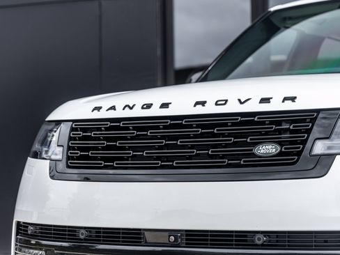 Used 2025 Land Rover Range Rover SE AWD/4WD image 15