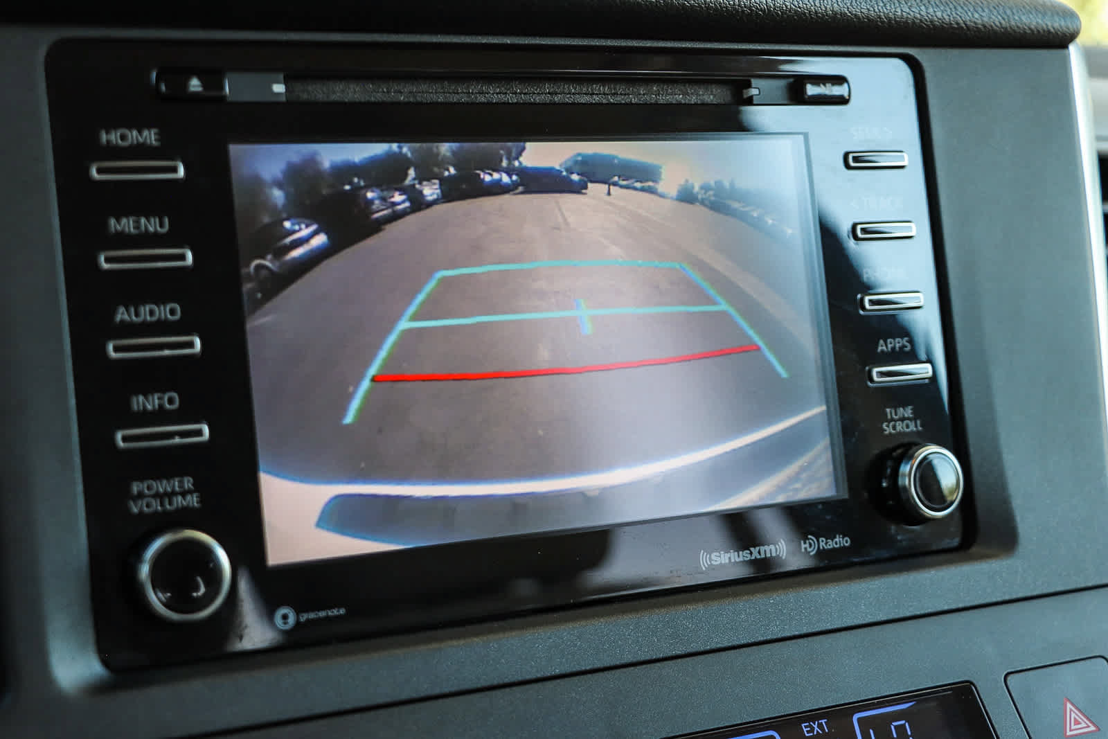 Used 2018 Toyota Sienna LE w/ Carpet Mat Package FWD image 26