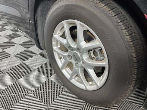 Used 2023 Chrysler Pacifica Touring-L FWD image 15