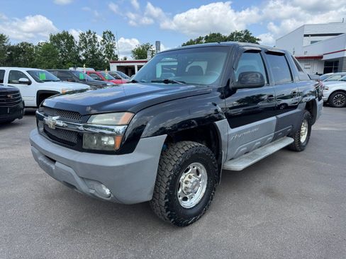 Used 2002 Chevrolet Avalanche 2500 w/ Convenience Pkg AWD/4WD image 1