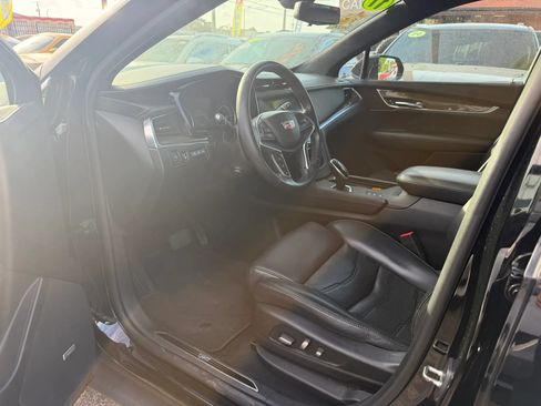 Used 2017 Cadillac XT5 Platinum AWD/4WD image 8