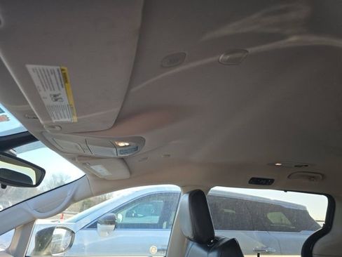 Used 2023 Chrysler Pacifica Touring-L image 16