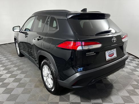 Certified 2025 Toyota Corolla Cross LE FWD image 7
