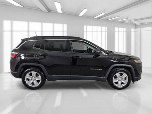 Used 2022 Jeep Compass Latitude FWD image 9