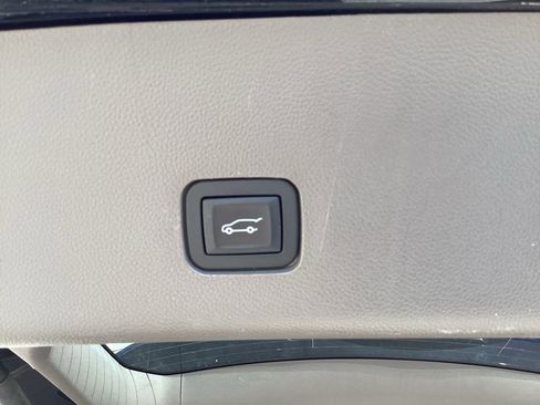 Used 2018 Chevrolet Traverse LT w/ LPO, Floor Liner Package AWD/4WD image 36