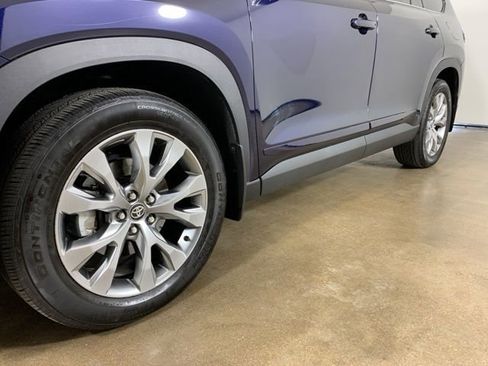 Used 2024 Toyota Grand Highlander AWD image 2