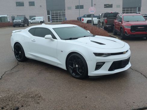Used 2016 Chevrolet Camaro SS image 2