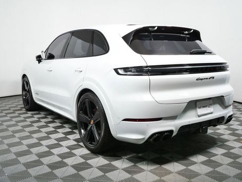 Used 2025 Porsche Cayenne GTS AWD/4WD image 8